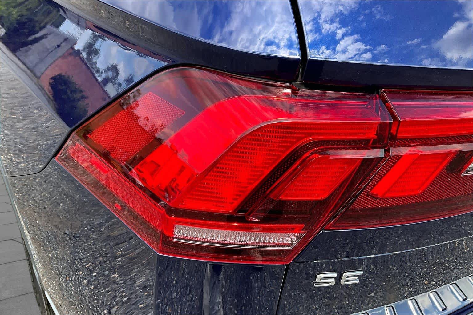 Used 2022 Volkswagen Tiguan SE AWD/4WD image 29