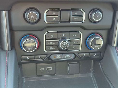 Used 2023 Chevrolet Suburban RST AWD/4WD image 37