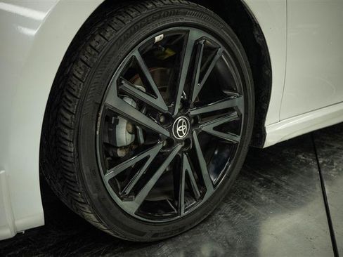 Used 2025 Toyota Camry XSE FWD image 3