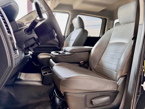 Used 2018 RAM 2500 Tradesman w/ Chrome Appearance Group image 13