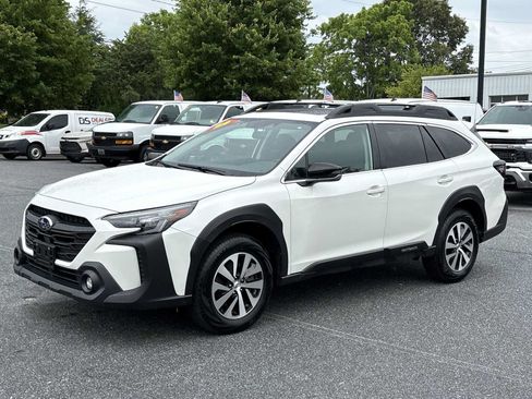 Used 2025 Subaru Outback Premium AWD/4WD image 2