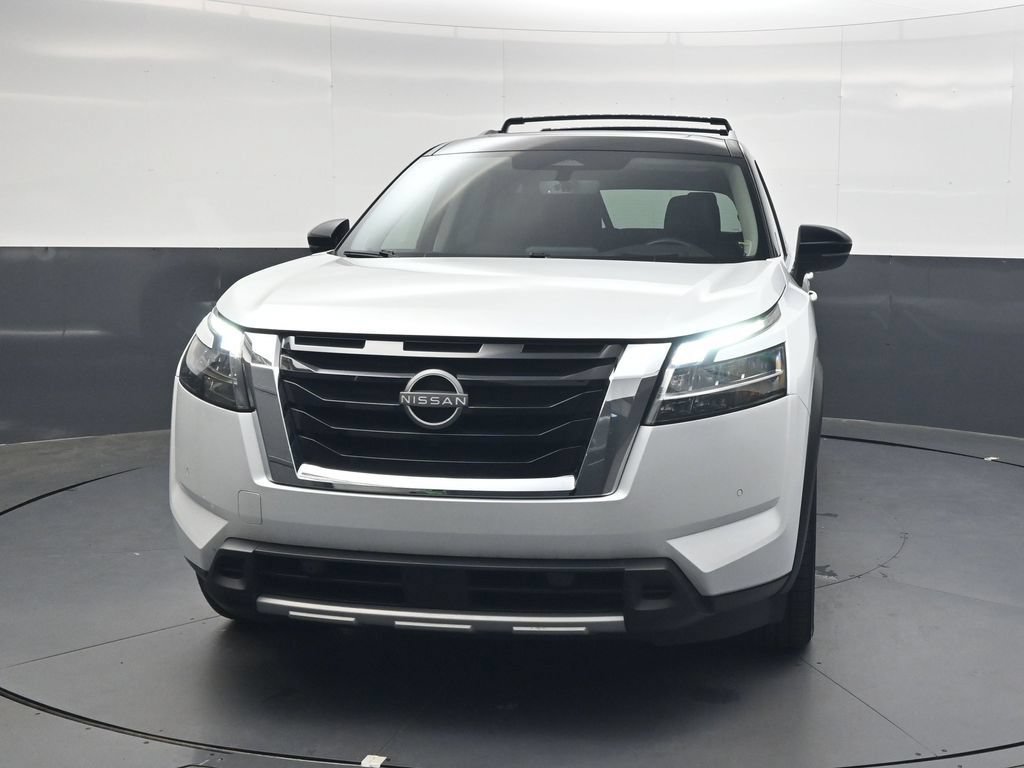 Used 2025 Nissan Pathfinder Platinum FWD image 14