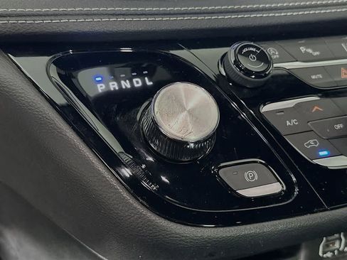Used 2021 Chrysler Pacifica Touring w/ S Appearance Package FWD image 19