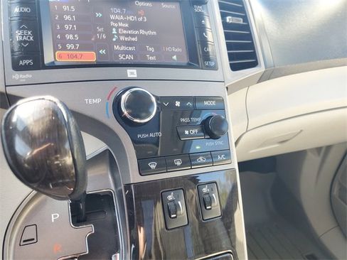 Used 2013 Toyota Venza XLE image 23