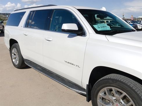 Used 2016 GMC Yukon XL SLT w/ Open Road Package AWD/4WD image 10