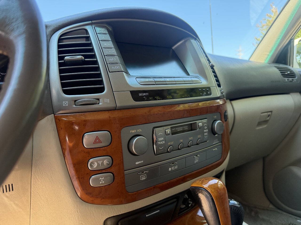 Used 2005 Lexus LX 470 4WD w/ Preferred Accessory Pkg image 39