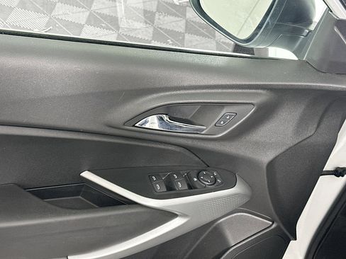 Used 2025 Chevrolet Trax LS image 15