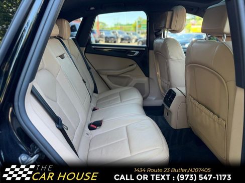 Used 2020 Porsche Macan AWD/4WD image 18