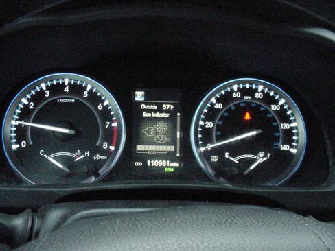 Used 2019 Toyota Highlander XLE image 9