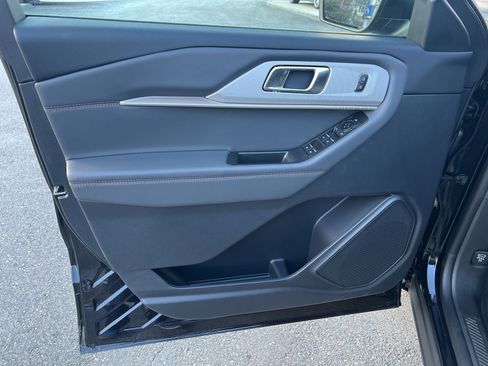 New 2025 Ford Explorer Active w/ Active Comfort Package image 17