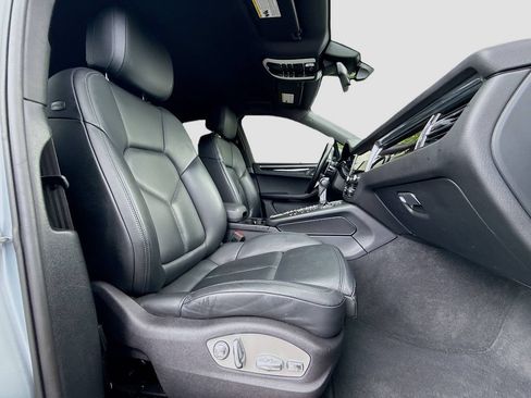 Used 2021 Porsche Macan AWD/4WD image 30