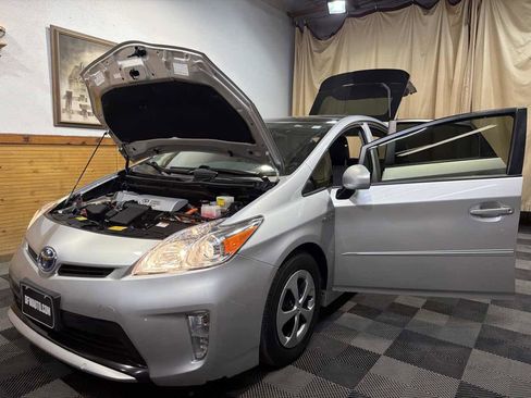 Used 2014 Toyota Prius Four w/ Solar Roof Package image 10