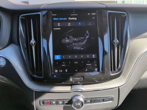 Used 2025 Volvo XC60 B5 Plus image 26