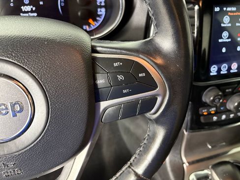 Used 2020 Jeep Grand Cherokee Altitude image 21