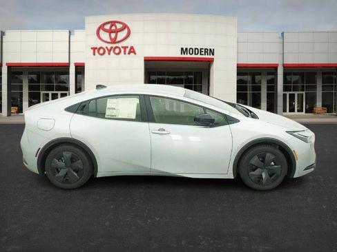New 2026 Toyota Prius Plug-In Hybrid image 25