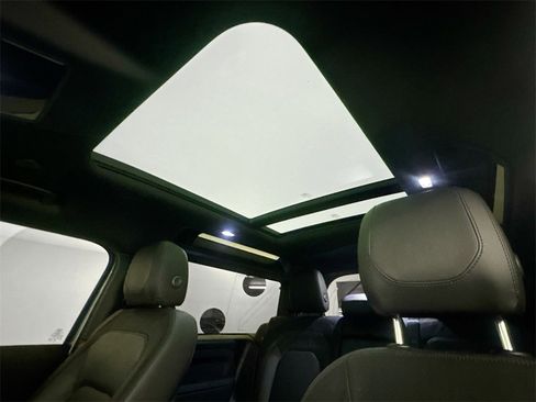 Used 2024 Land Rover Defender 90 X-Dynamic SE image 21