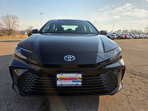 Used 2025 Toyota Camry LE image 3