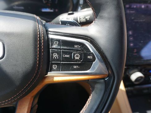 Used 2022 Jeep Grand Cherokee Summit AWD/4WD image 9