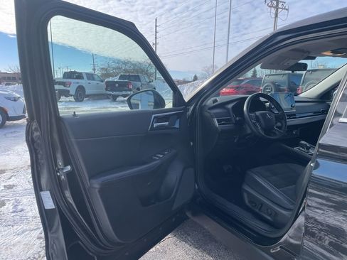 Used 2024 Mitsubishi Outlander SE image 15