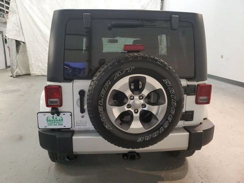 Used 2018 Jeep Wrangler Unlimited Sahara w/ Connectivity Group AWD/4WD image 5