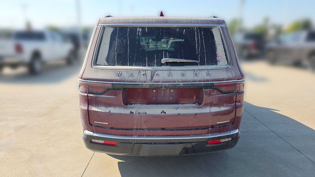 Used 2022 Jeep Wagoneer Series III w/ Premium Group I AWD/4WD image 4