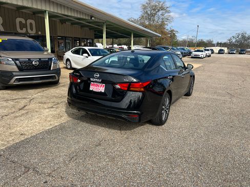 Used 2024 Nissan Altima 2.5 SV image 6