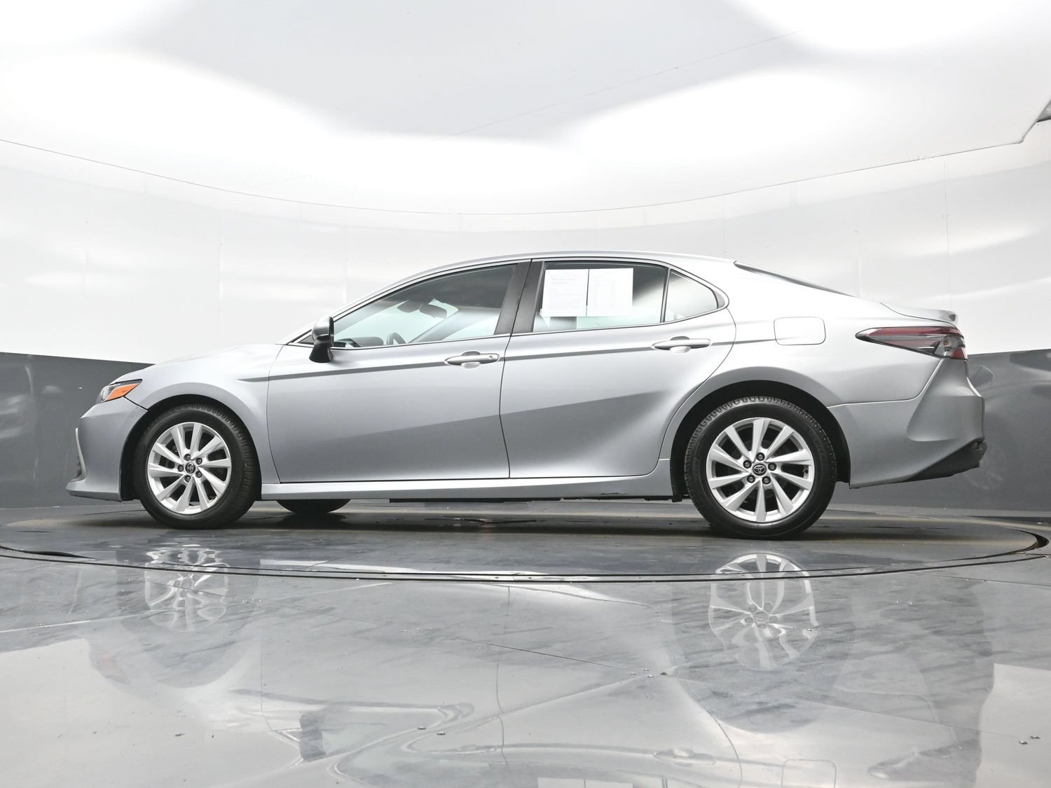 Used 2022 Toyota Camry LE AWD/4WD image 26