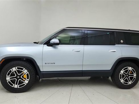 Used 2023 Rivian R1S Launch Edition image 3