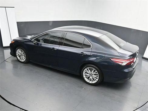 Used 2018 Toyota Camry L image 14