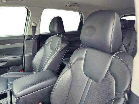 Certified 2024 Kia Sorento S FWD image 19