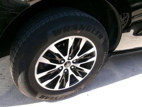 Used 2025 Ford Expedition Platinum AWD/4WD image 13