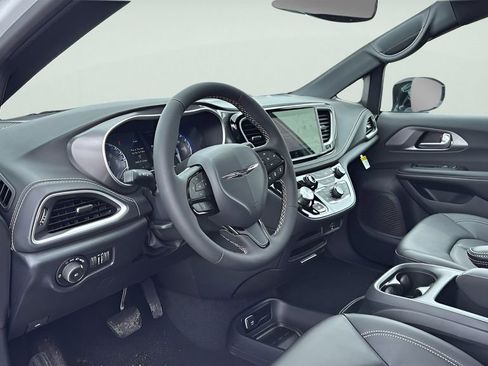 New 2026 Chrysler Pacifica Select image 27