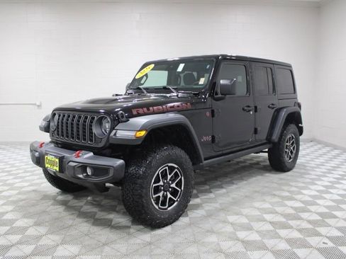 Used 2025 Jeep Wrangler Unlimited Rubicon image 7