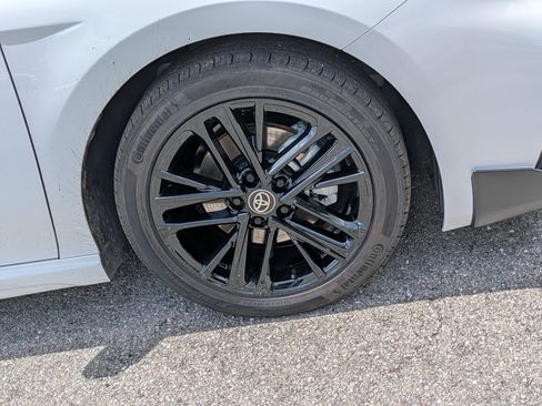 Used 2025 Toyota Camry SE FWD image 11