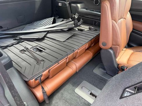 Used 2019 Subaru Ascent Touring w/ Popular Package #3 AWD/4WD image 16