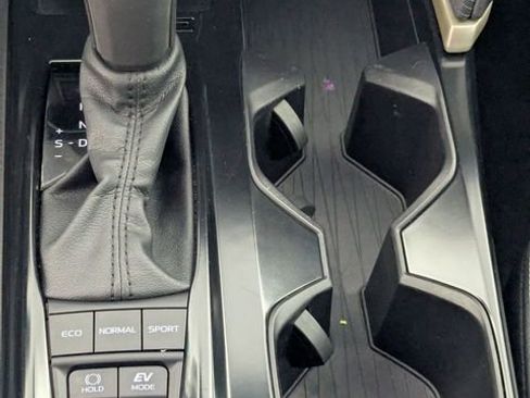 Used 2025 Toyota Camry SE image 21