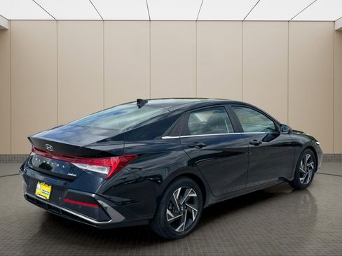 Certified 2024 Hyundai Elantra Limited FWD image 3