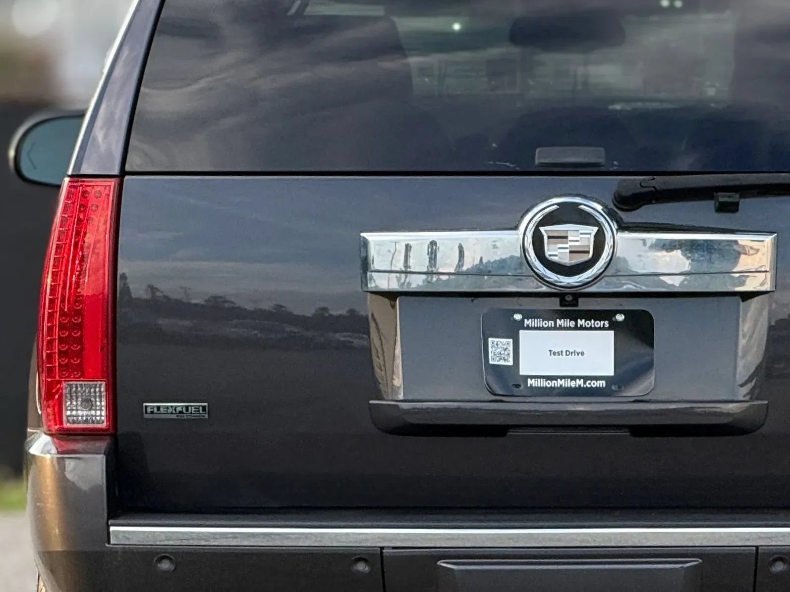 Used 2010 Cadillac Escalade AWD image 13