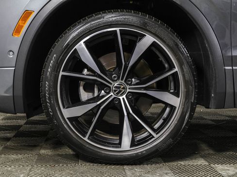 Used 2023 Volkswagen Tiguan SEL R-Line image 25