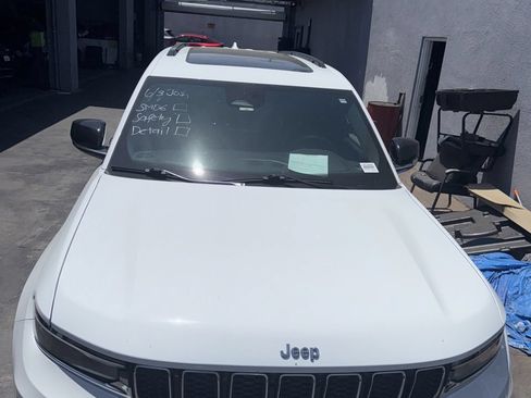 Used 2021 Jeep Grand Cherokee L Overland w/ Luxury Tech Group IV AWD/4WD image 2