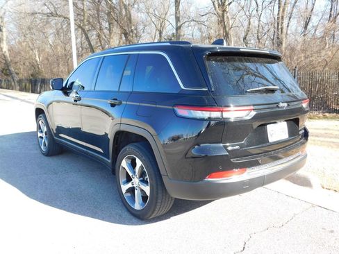 Used 2023 Jeep Grand Cherokee Limited image 3