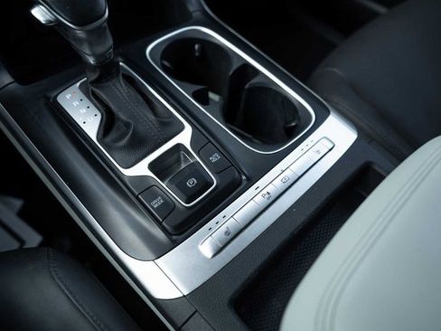 Used 2024 Kia Carnival LX image 19