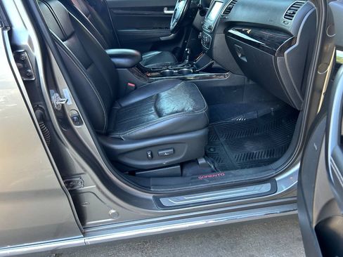 Used 2014 Kia Sorento SX w/ 3rd Row Package AWD/4WD image 27
