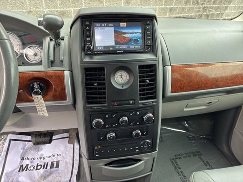 Used 2008 Chrysler Town & Country Touring image 16