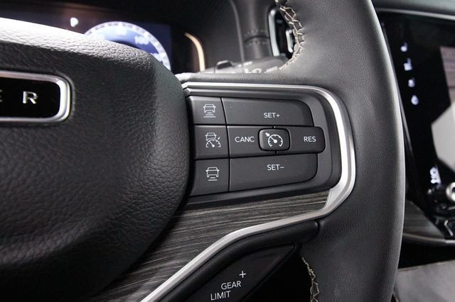 Used 2024 Jeep Wagoneer Series II w/ Convenience Group I AWD/4WD image 17