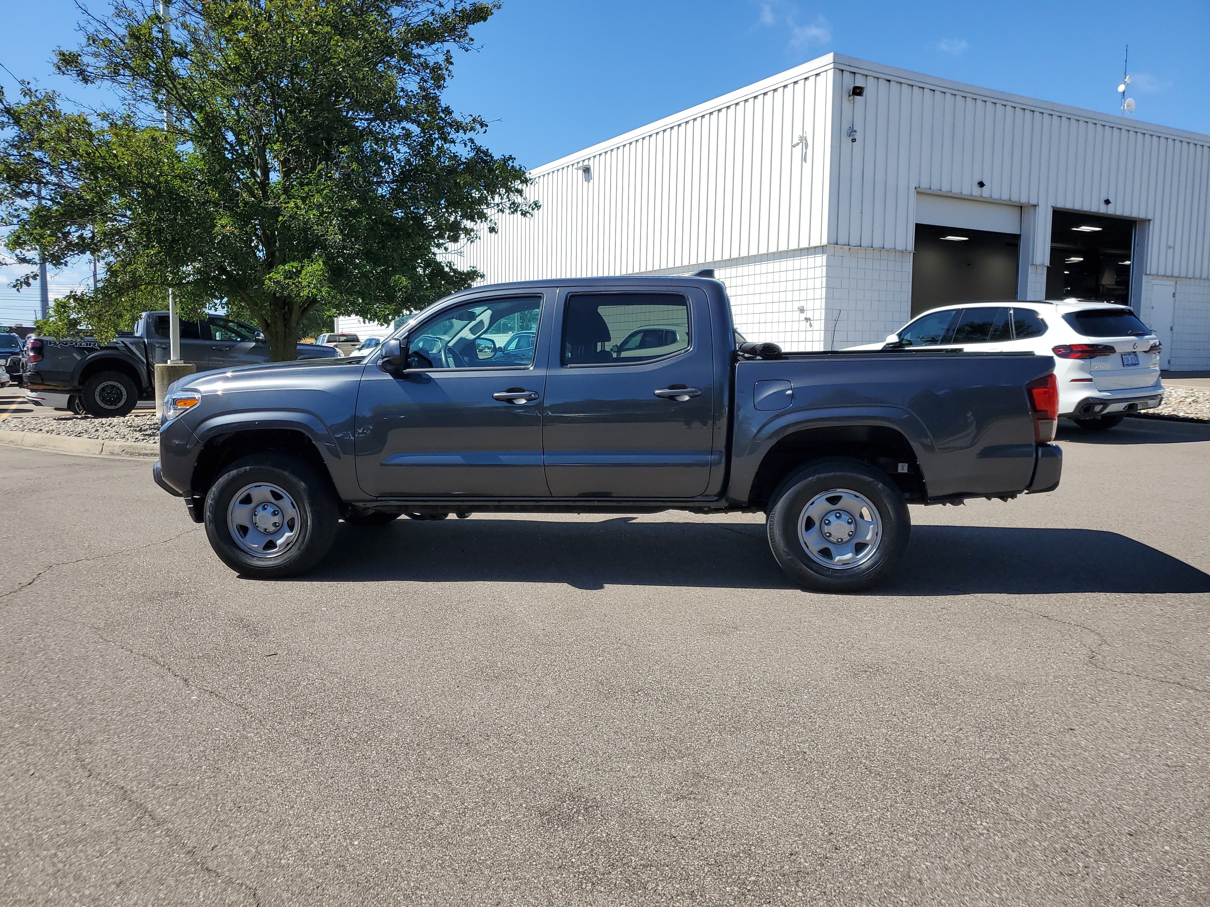 Used 2022 Toyota Tacoma SR AWD/4WD image 2