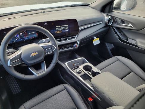 New 2026 Chevrolet Equinox LT w/ Convenience Package II image 25