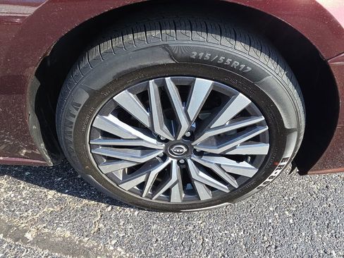 Used 2024 Nissan Altima 2.5 SV image 10