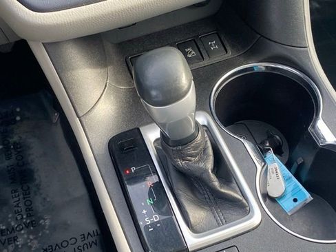 Used 2018 Toyota Highlander XLE image 16