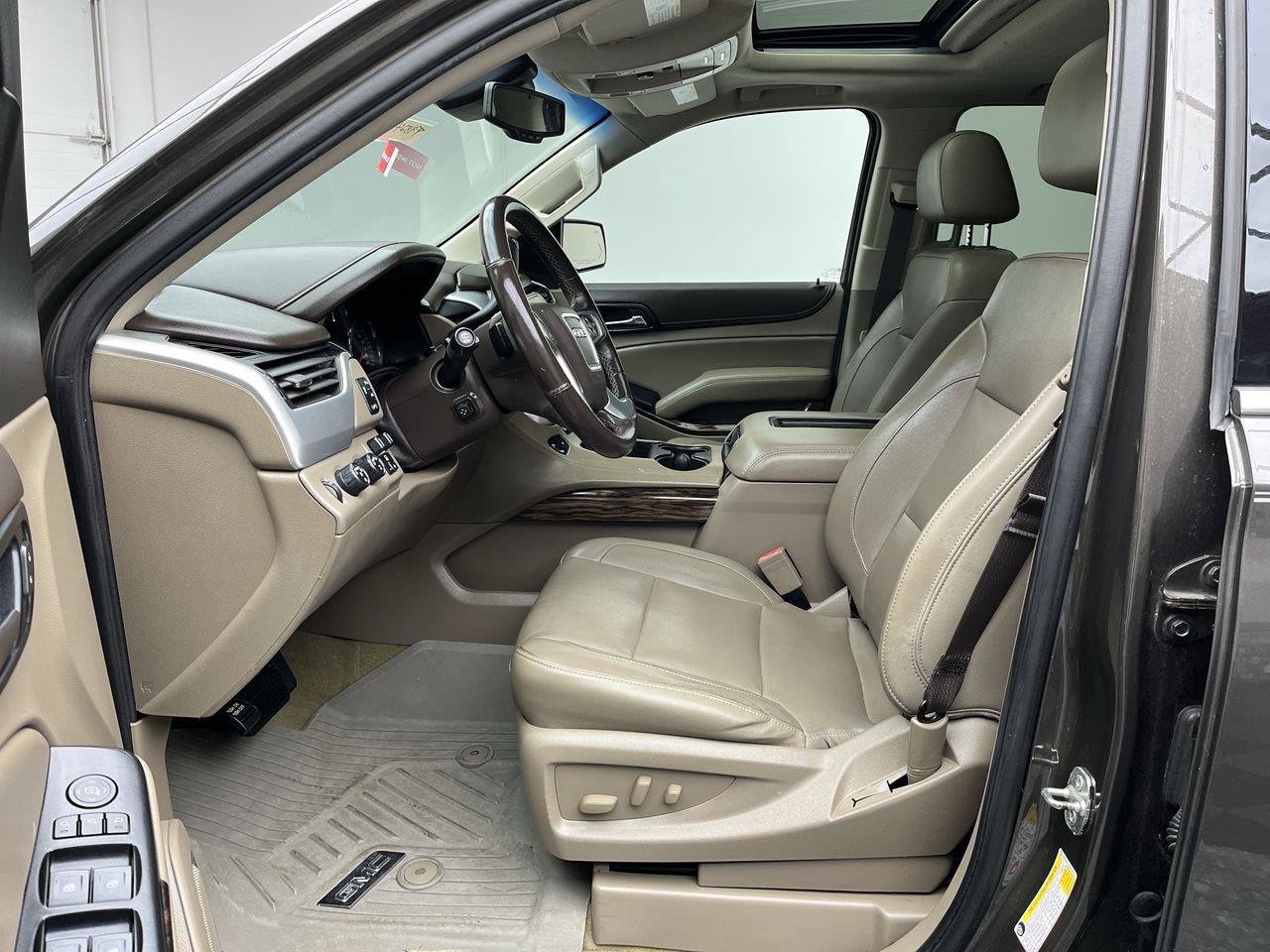 Used 2019 GMC Yukon SLT w/ HD Trailering Package AWD/4WD image 3